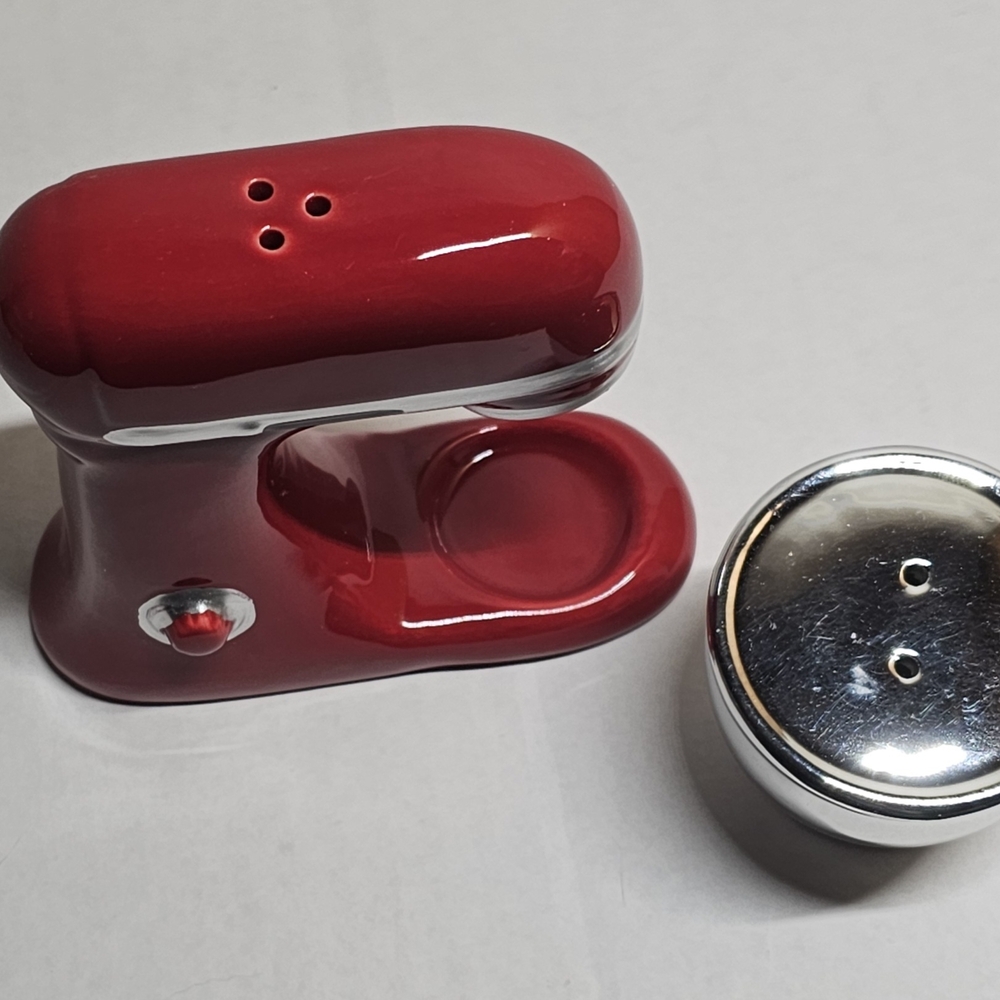 Miniature Salt And Pepper Shaker . Red Mixer. - Picture 3 of 5